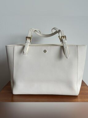 Tory Burch York Buckle Tote - Small, Cream. Saffiano Leather with Gold Hardware